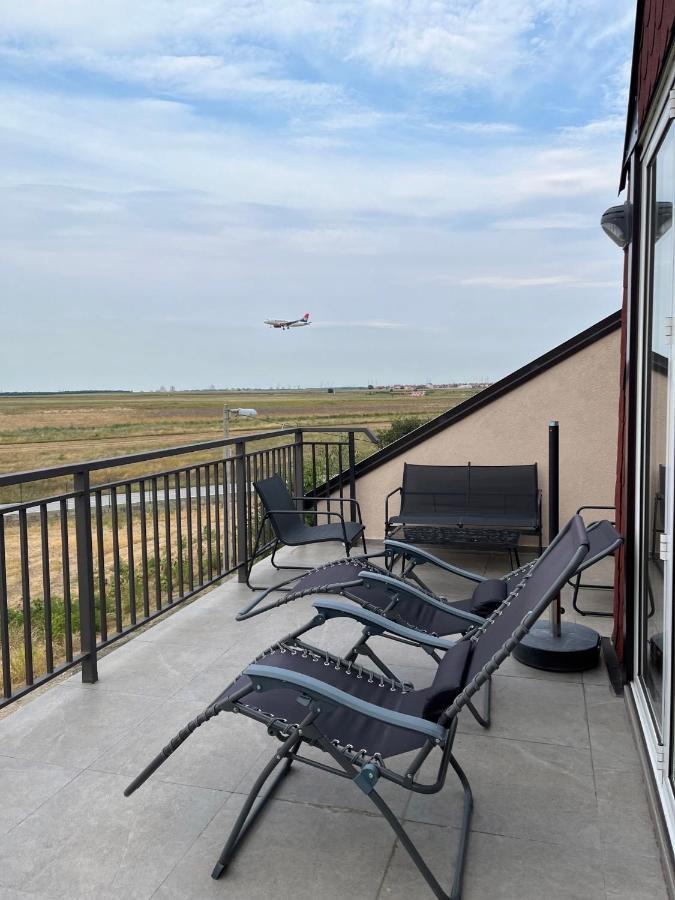 Airport Gate 25 Apartment Ledine Exterior photo